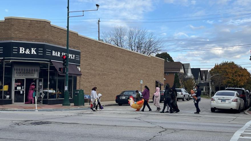 Hundreds of kids, families head to downtown West Allis Saturday morning for annual Halloween Hunt — Germantown Business news